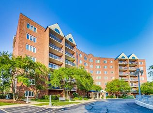 7120 N Milwaukee Ave APT 206, Niles, IL 60714