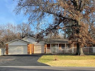 4326 Robbins Mill Rd, Florissant, MO 63034