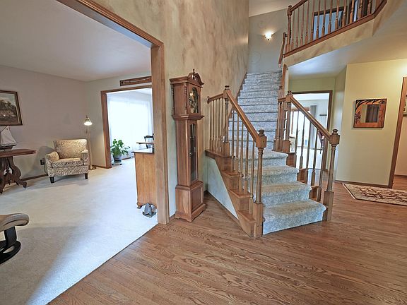 2nd image of 3911 Popple Ct