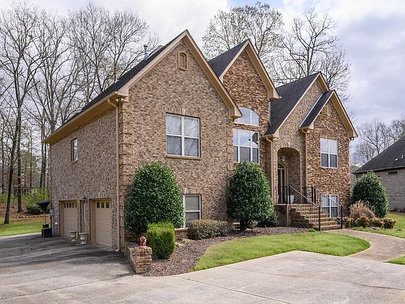3rd image of 120 Flagstone Dr