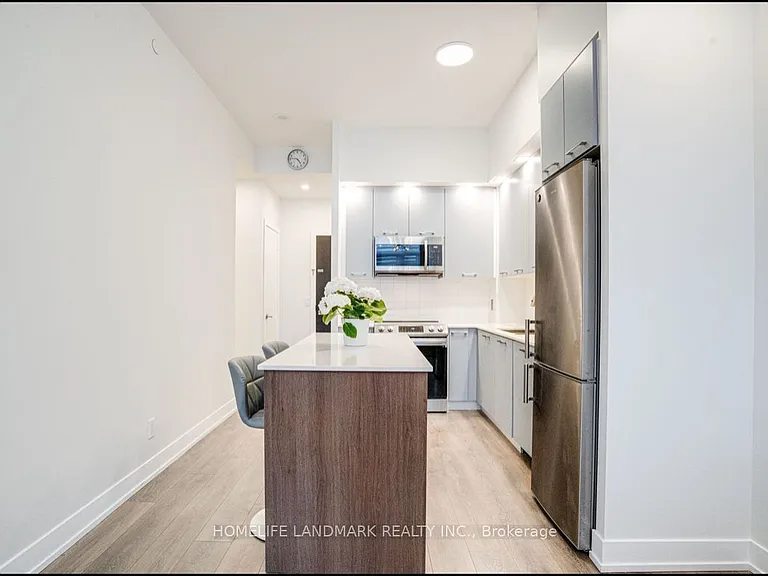 9471 Yonge St #745 — Photo 10
