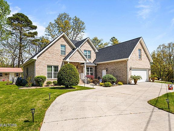 5th image of 176 Mineral Springs Ln