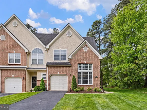 27 Forest Gate Ln, Wilmington, DE 19810