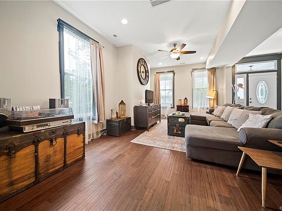 4th image of 1118 N 34th St