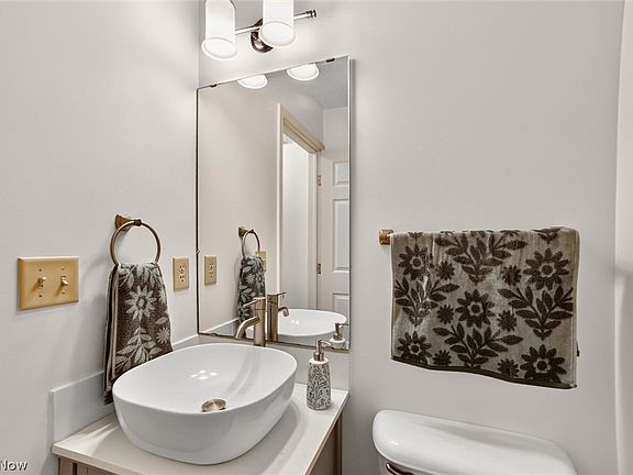 5th image of 9995 Beverly Ln