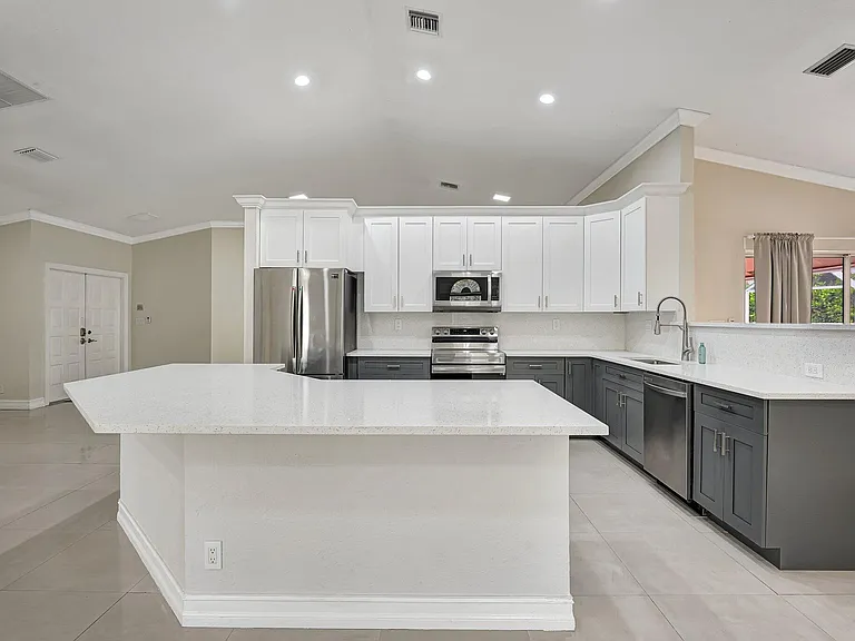 10080 NW 53rd Ct — Photo 6