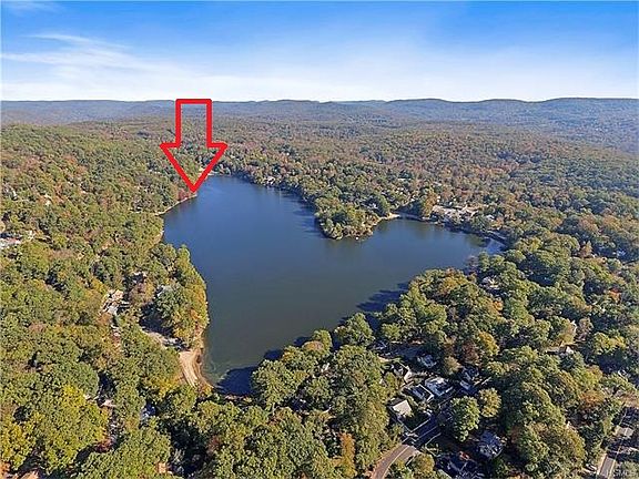 2nd image of 285 Lake Dr