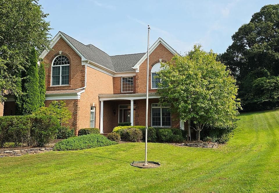1st image of 4204 Rolling Paddock Dr