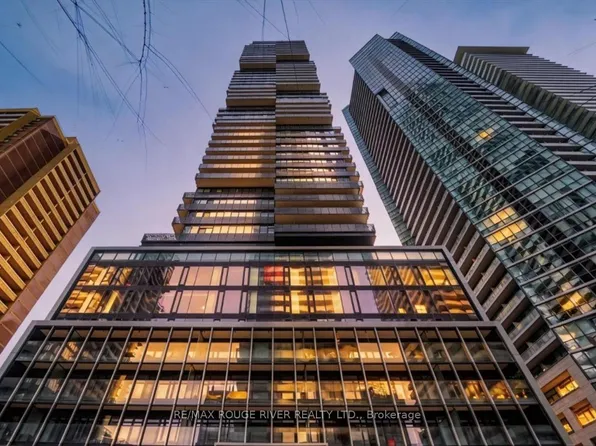 55 Charles St E #3808, Toronto, ON M4Y 0J1