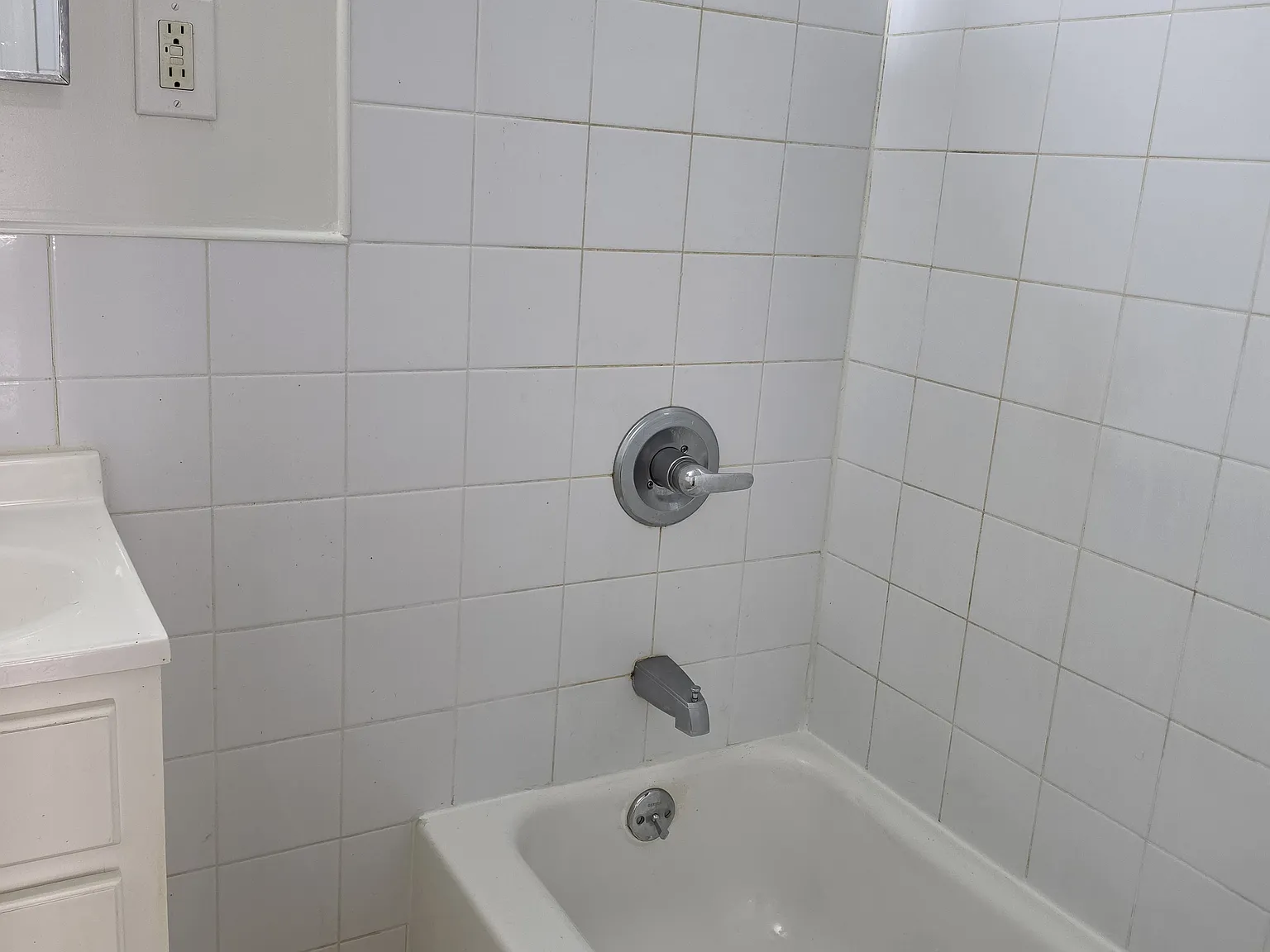 531 East 6th Street — Photo 4