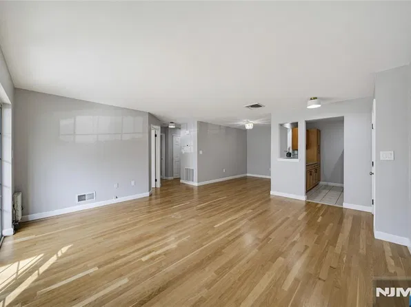 400 Crown Court #581, Edgewater, NJ 07020