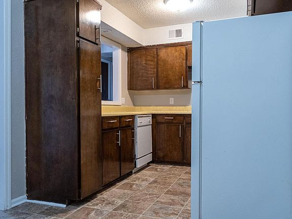 4th image of 435 N Bluegrass Dr APT 5