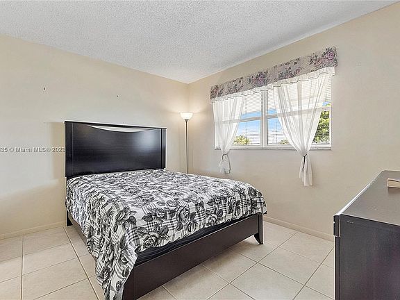 4th image of 1116 Lake Ter #213