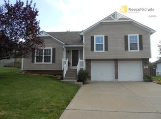 1021 SW Mountain View Ct, Grain Valley, MO 64029