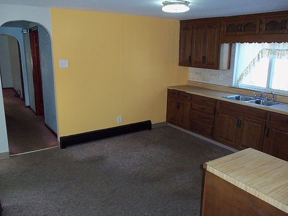 3rd image of 207 Westlawn St