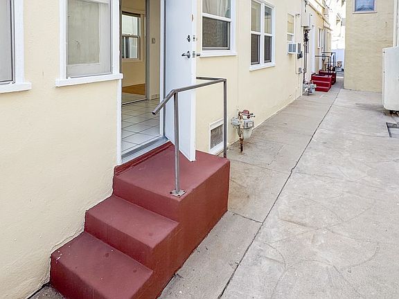 5th image of 935 Euclid St APT 8