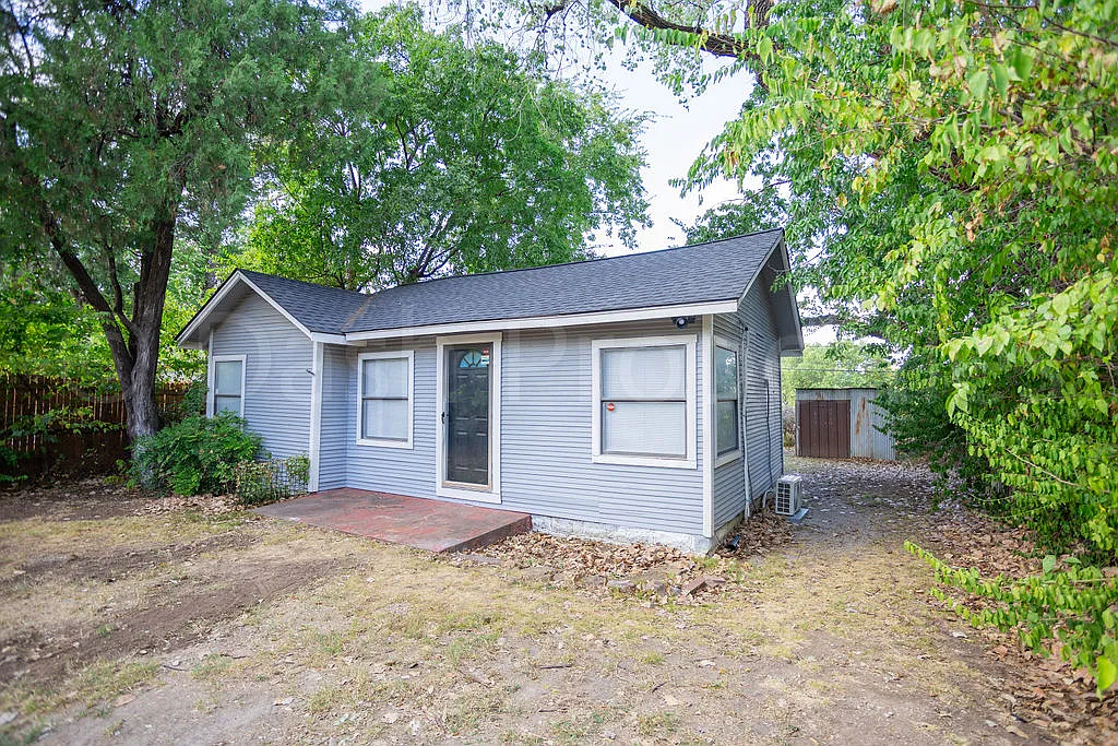 1 bed, 1.0 bath, 560 sqft, $950 — Photo 2