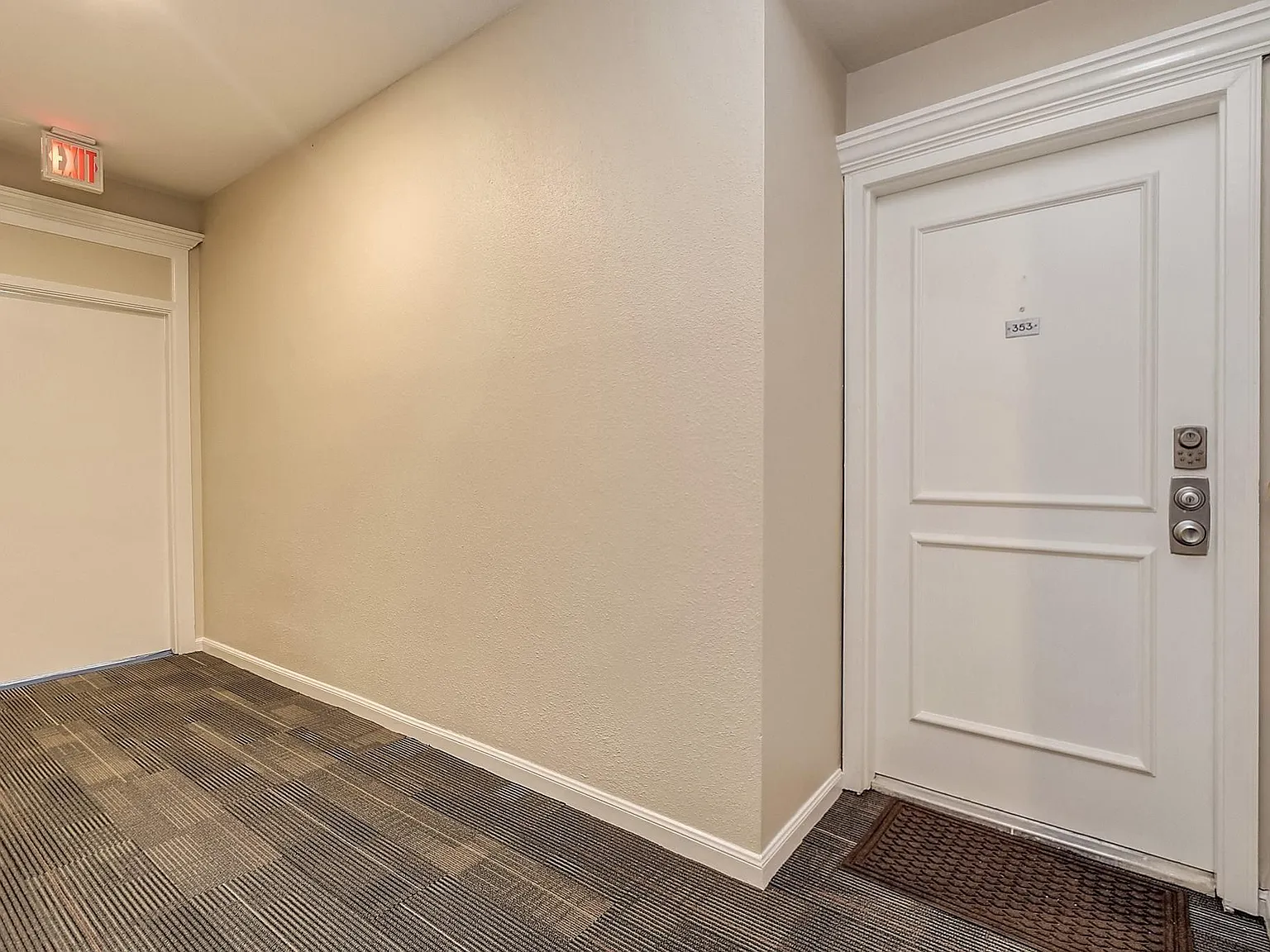 1 bed, 1.0 bath, 860 sqft, $1,415 — Photo 2