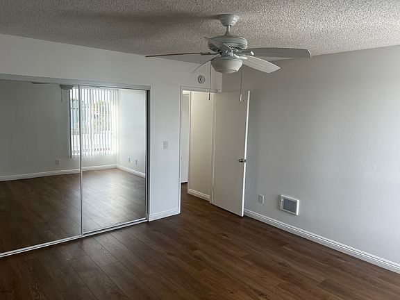 Bedrooms have light & ceiling fans (2x2) guest bedroom