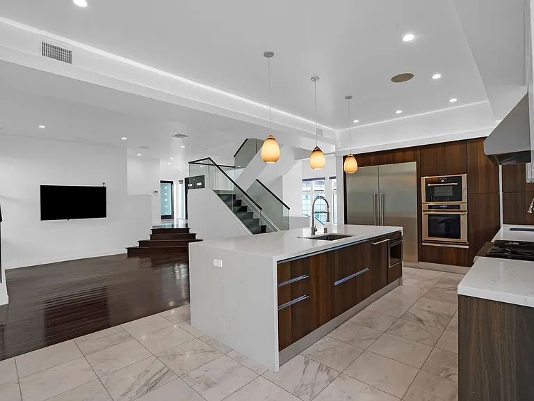 3832 Shannon Rd — Photo 1