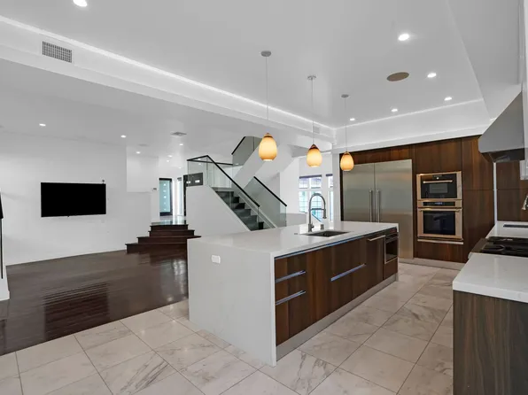 3832 Shannon Rd, Los Angeles, CA 90027