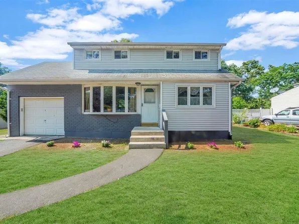 3 Elwood Road, Centereach, NY 11720