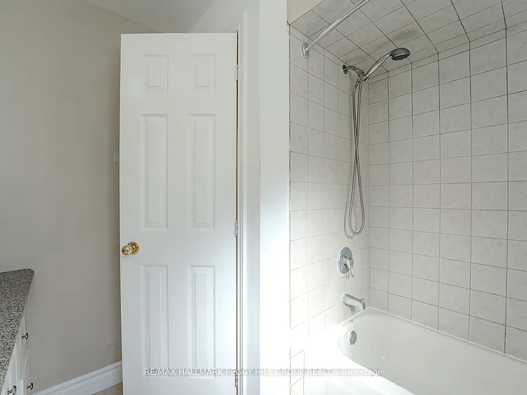 67 Iris Dr #LOWER — Photo 12
