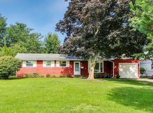 642 Adobe Ct, Carol Stream, IL 60188