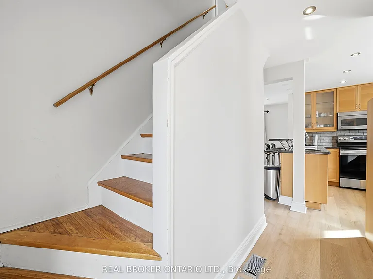 24 Glenburn Ave #UPPER — Photo 12