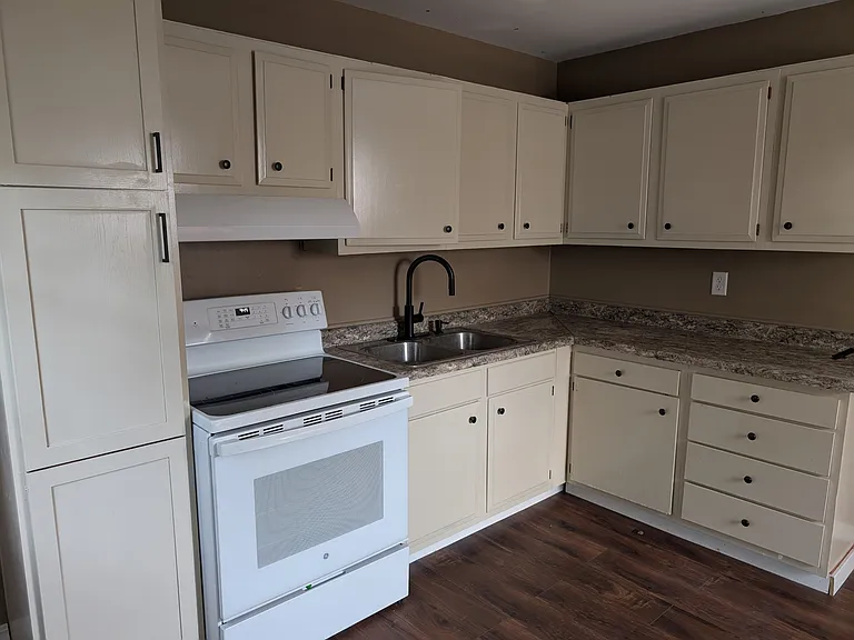 1805 Southwood Dr — Photo 5