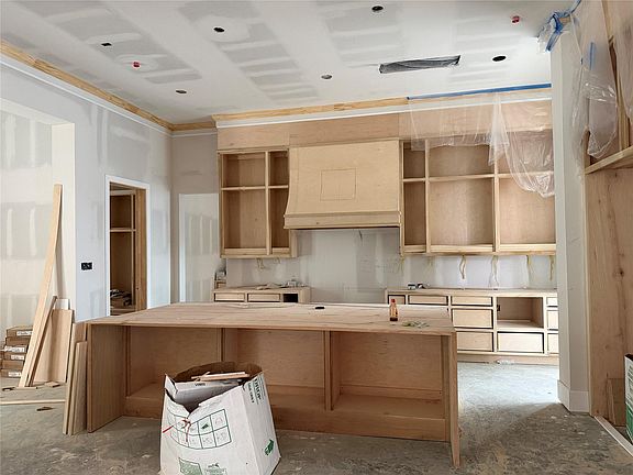 4th image of 8002 Anadell St