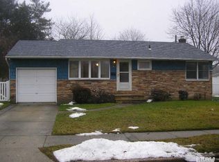 31 Park Dr, Old Bethpage, NY 11804