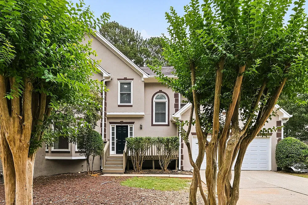 3 bed, 3.5 bath, 2635 sqft, $2,725 — Photo 1