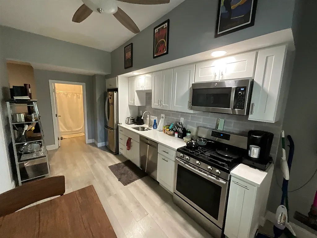 2 bed, 1.0 bath, 1000 sqft, $3,500 — Photo 2