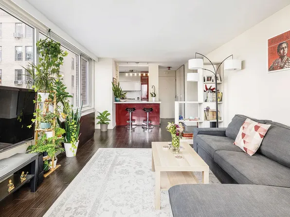322 West 57th Street image 2 of 15