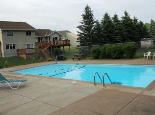 1738 McKnight Rd N #28, Maplewood, MN 55109