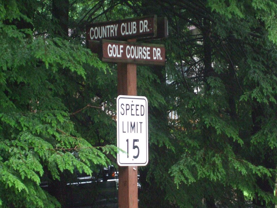 1st image of 1115 Golf Course Dr