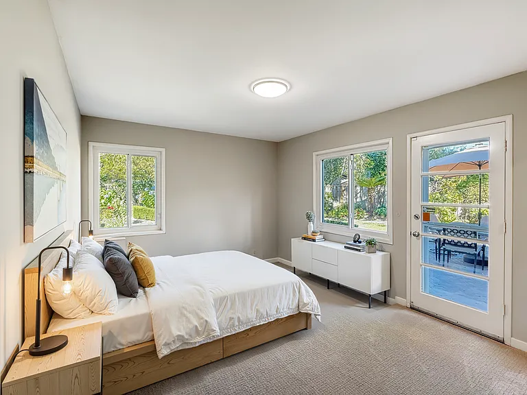 Downstairs Back Right Bedroom (Ensuite) - Virtually Staged
