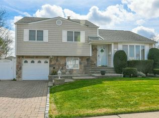 1 Sunnyfield Rd, Hicksville, NY 11801