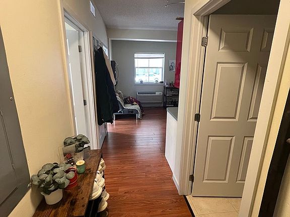 5th image of 624 University Ave SE APT 1