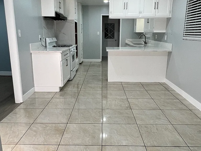 15503 Bloomfield Ave — Photo 5