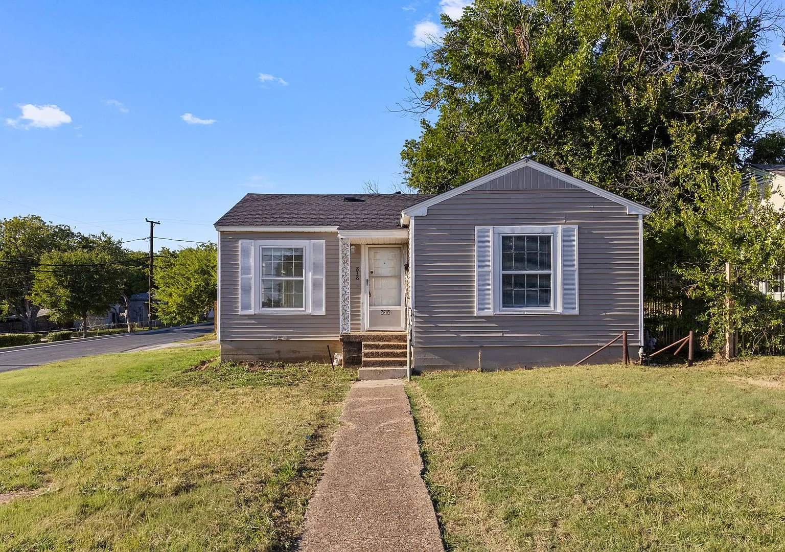 Charming Home in Prime Grand Prairie Location! — Photo 2