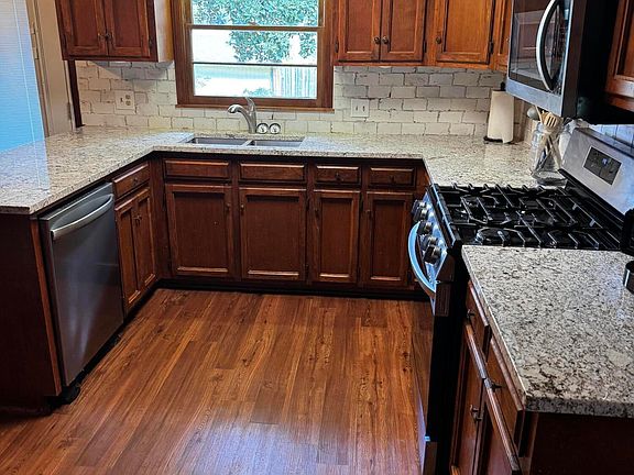 2nd image of 211 Avenue B