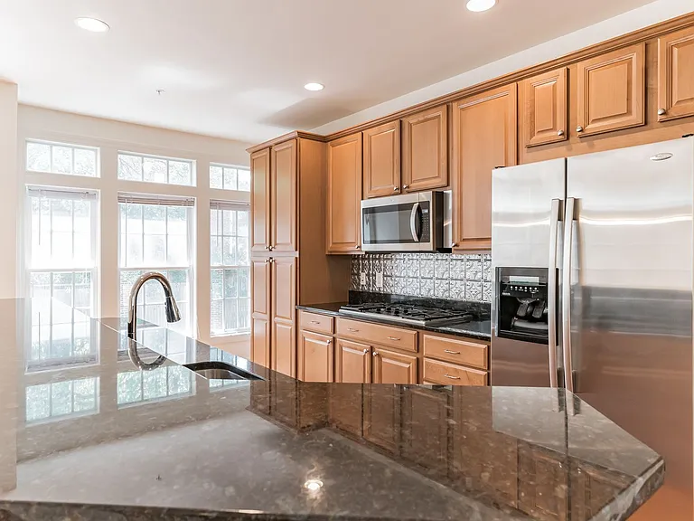 908 W Glebe Rd — Photo 16