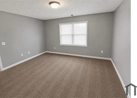 3 bed, $1,600 — Photo 2