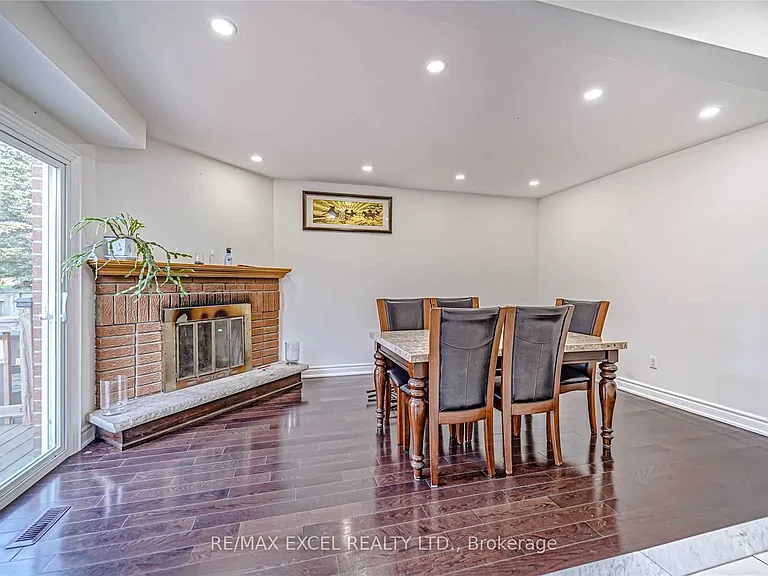 47 Whiteleaf Cres #UPPER — Photo 6
