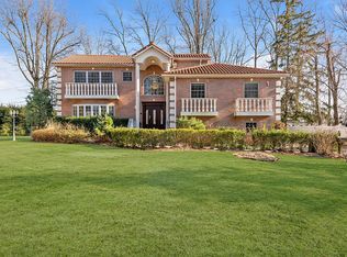 1 Links Dr, Great Neck, NY 11020