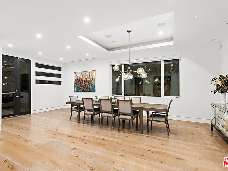 637 N Gardner St — Photo 14