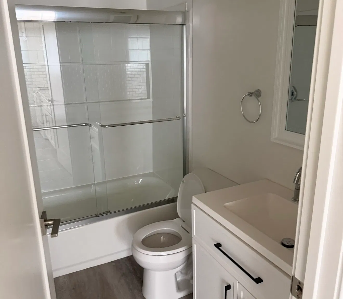 2 bed, 800 sqft, $2,400 — Photo 4