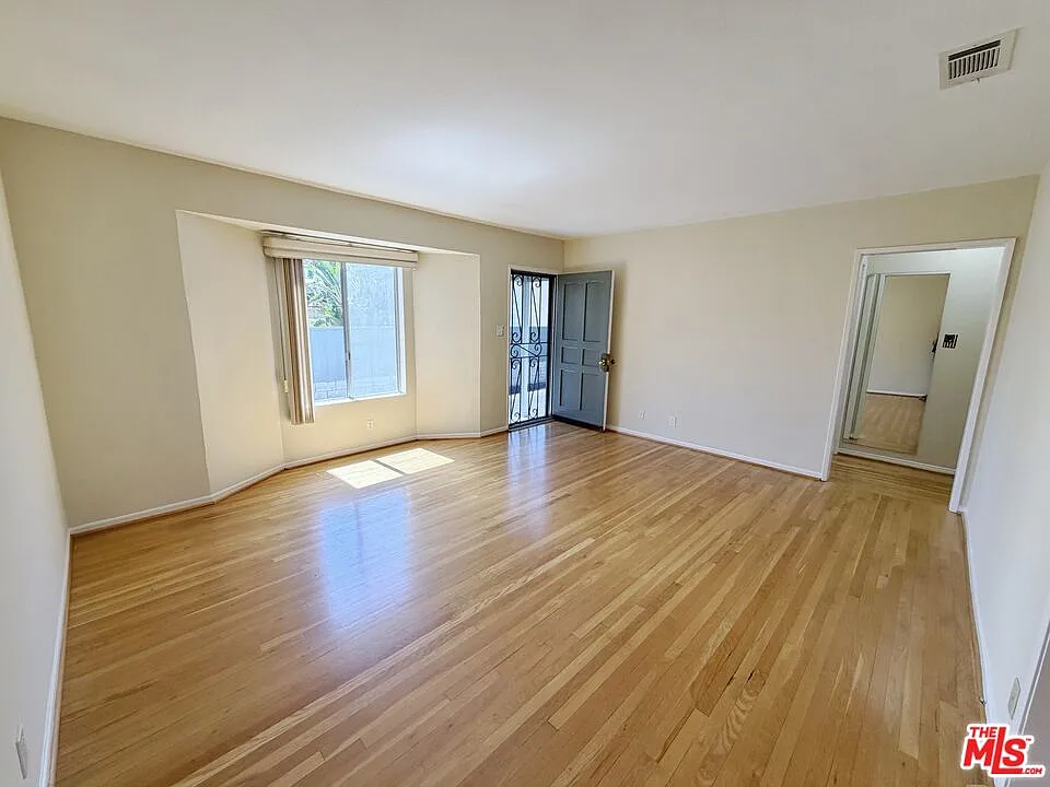 5 bed, 3.0 bath, 1890 sqft, $4,000 — Photo 3